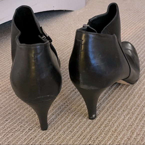VINCE CAMUTO Black Leather Zip-Up Ankle Booties, Size 9.5 — GUC - Picture 10 of 15
